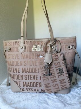 SOLD OUT DO NOT BUY Steve Madden Tan jacquard tote bag key charm coin purse new